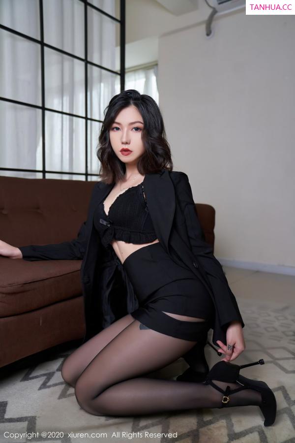 舌尖上的菊花  [XiuRen]高清写真图 2020.10.29 No.2711 舌尖上的菊花Ace第22张图片